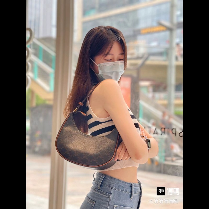 Zhf hz 專櫃價5.1折！CELINE/賽琳  經典凱旋門老花滿印可調節肩帶 黃褐色牛皮革 腋下单肩包-4