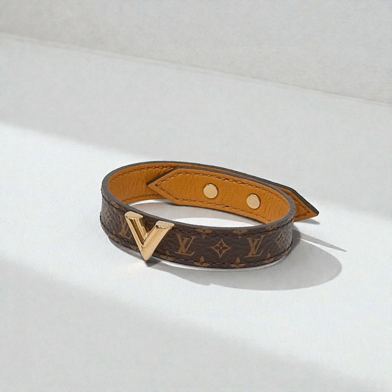 莉亞精品♡ Lv M6042 Essential V 手環 二手-0