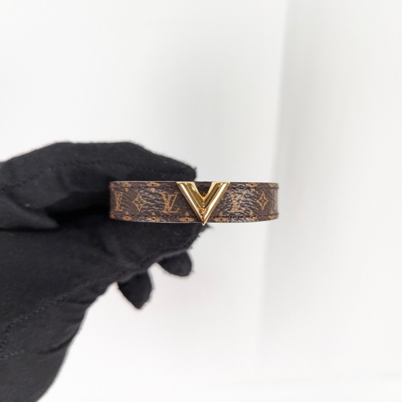 莉亞精品♡ Lv M6042 Essential V 手環 二手-1
