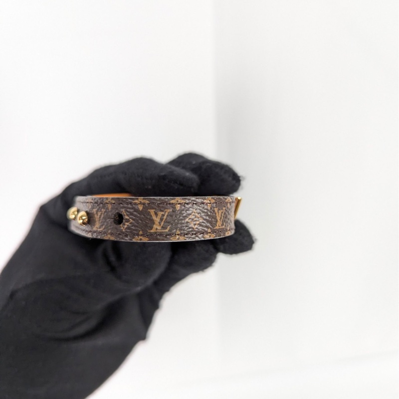 莉亞精品♡ Lv M6042 Essential V 手環 二手-3