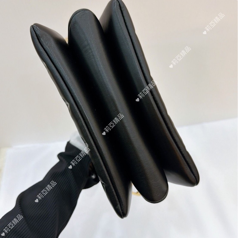 莉亞精品♡ Lv M23056 Coussin BB黑 二手-5