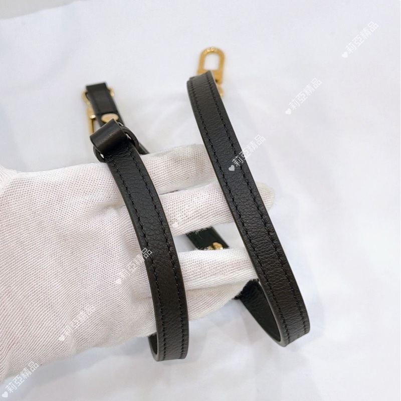 莉亞精品♡ Lv M23056 Coussin BB黑 二手-17