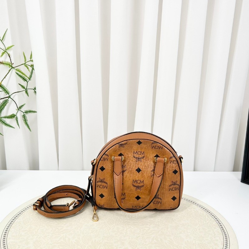 專櫃價2.5折！MCM Essential Visetos 老花滿印 半月包斜挎單肩 皮革 手提包 棕色干邑色-8