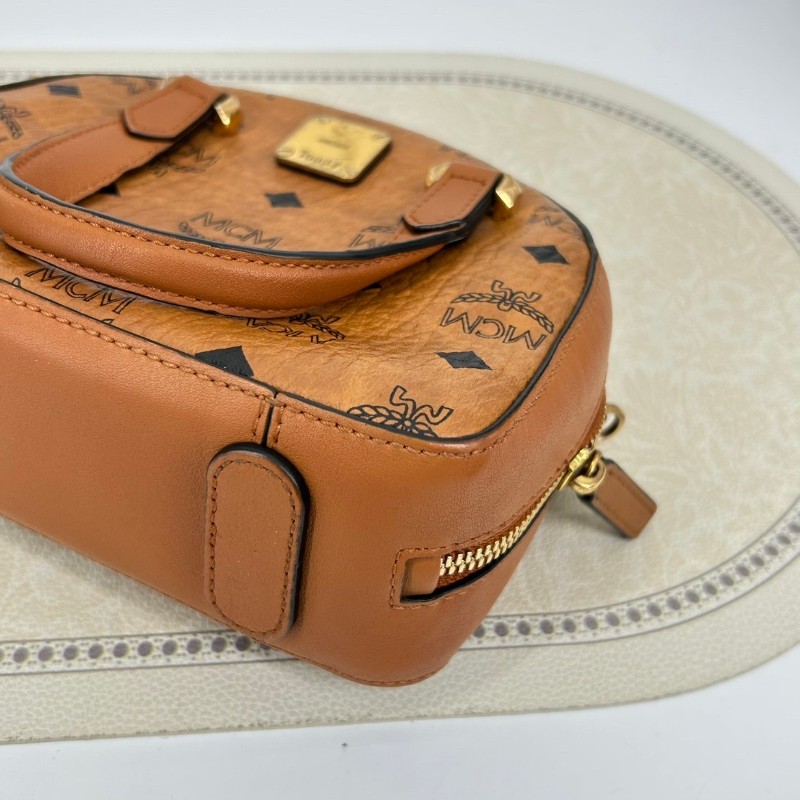 專櫃價2.5折！MCM Essential Visetos 老花滿印 半月包斜挎單肩 皮革 手提包 棕色干邑色-9