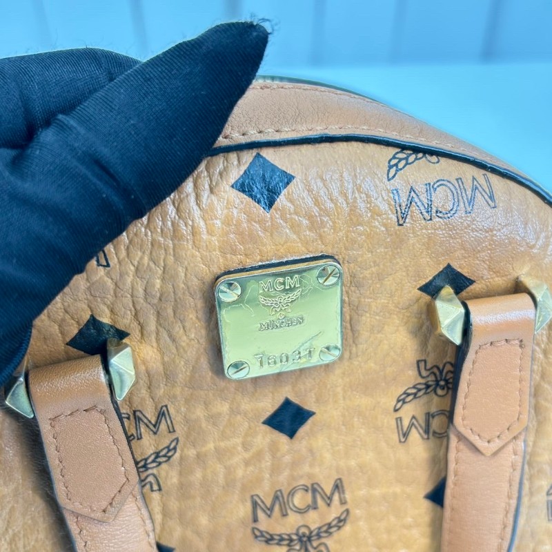 專櫃價2.5折！MCM Essential Visetos 老花滿印 半月包斜挎單肩 皮革 手提包 棕色干邑色-16