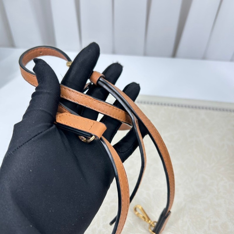 專櫃價2.5折！MCM Essential Visetos 老花滿印 半月包斜挎單肩 皮革 手提包 棕色干邑色-20