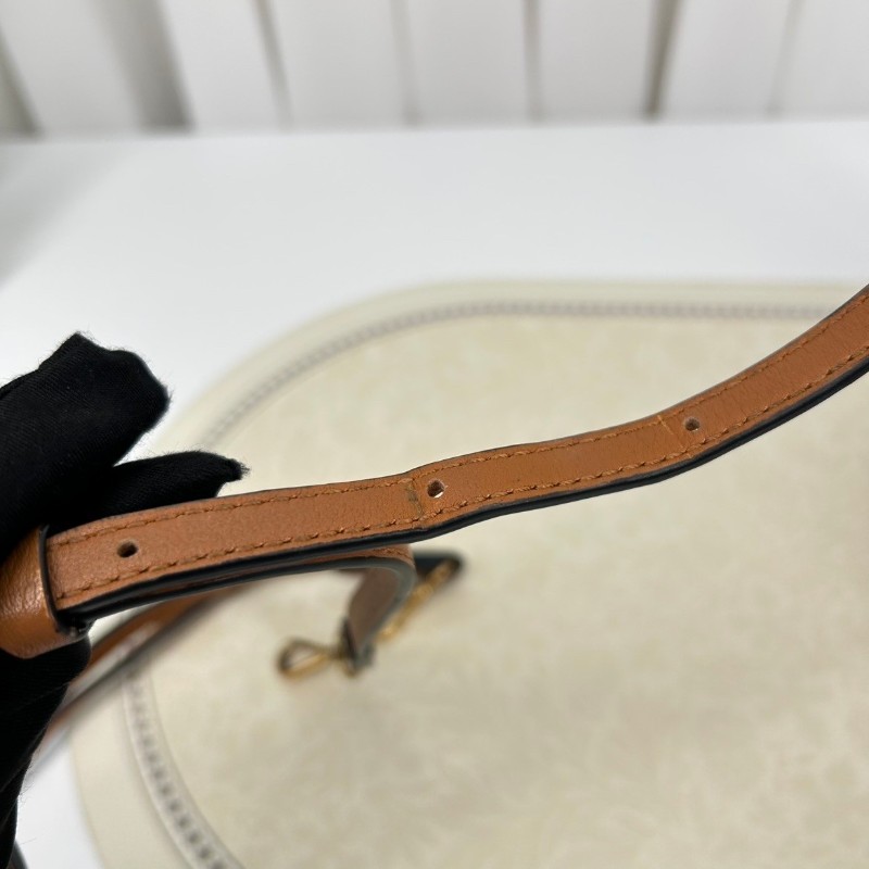 專櫃價2.5折！MCM Essential Visetos 老花滿印 半月包斜挎單肩 皮革 手提包 棕色干邑色-21