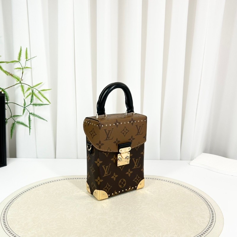 hz。 YWW 專櫃價5.3折！LOUIS VUITTON  芯片款 CAMERA BOX 老花滿印鎖扣開合鍊條 棕色牛皮革 盒子包手機包手提單肩斜挎包-3