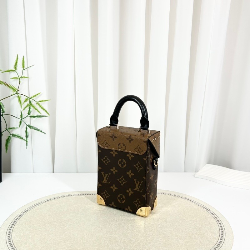 hz。 YWW 專櫃價5.3折！LOUIS VUITTON  芯片款 CAMERA BOX 老花滿印鎖扣開合鍊條 棕色牛皮革 盒子包手機包手提單肩斜挎包-4