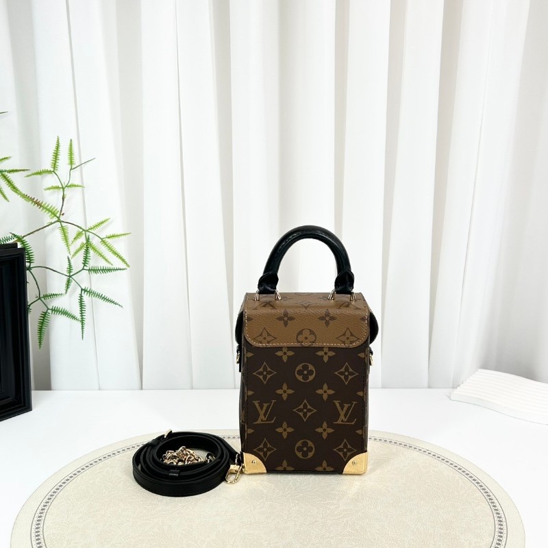 hz。 YWW 專櫃價5.3折！LOUIS VUITTON  芯片款 CAMERA BOX 老花滿印鎖扣開合鍊條 棕色牛皮革 盒子包手機包手提單肩斜挎包-9
