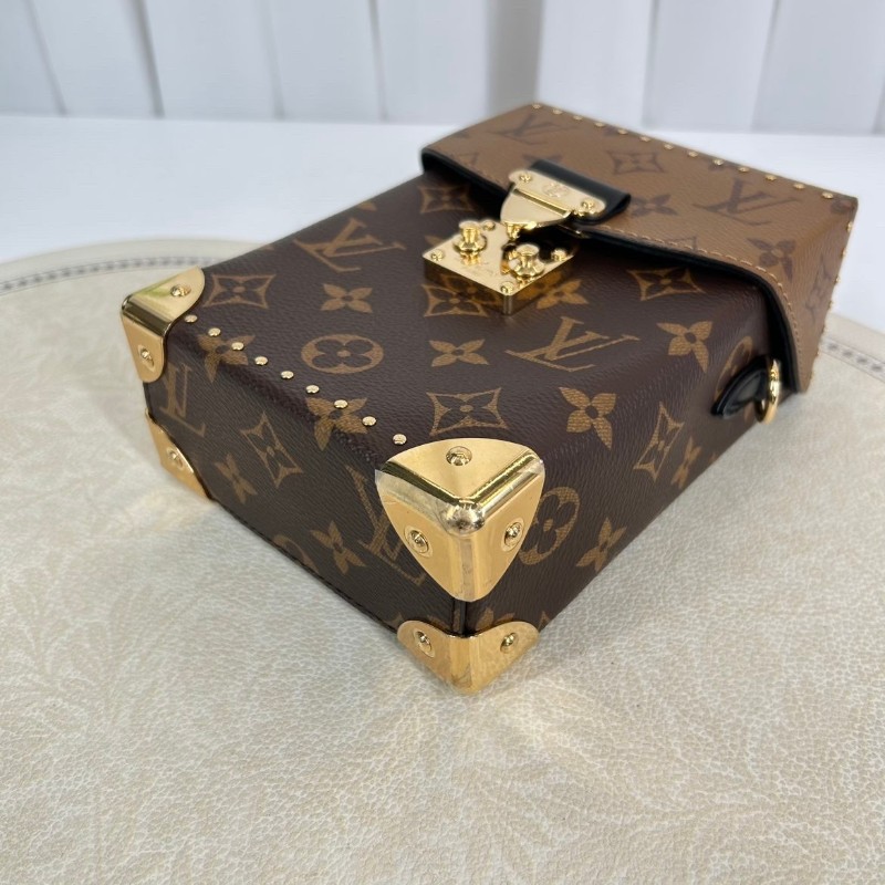 hz。 YWW 專櫃價5.3折！LOUIS VUITTON  芯片款 CAMERA BOX 老花滿印鎖扣開合鍊條 棕色牛皮革 盒子包手機包手提單肩斜挎包-11
