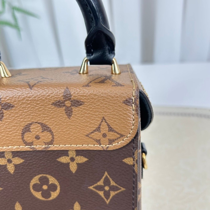 hz。 YWW 專櫃價5.3折！LOUIS VUITTON  芯片款 CAMERA BOX 老花滿印鎖扣開合鍊條 棕色牛皮革 盒子包手機包手提單肩斜挎包-14