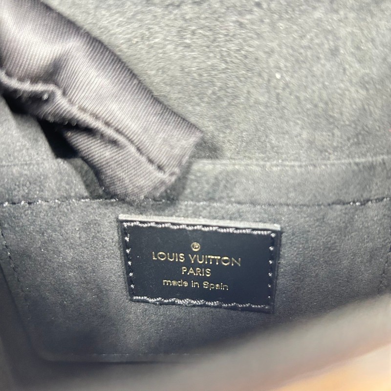 hz。 YWW 專櫃價5.3折！LOUIS VUITTON  芯片款 CAMERA BOX 老花滿印鎖扣開合鍊條 棕色牛皮革 盒子包手機包手提單肩斜挎包-16