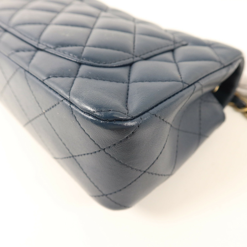 CHANEL 羊皮皮革Mini Classic 20金扣鏈帶肩背袋-11