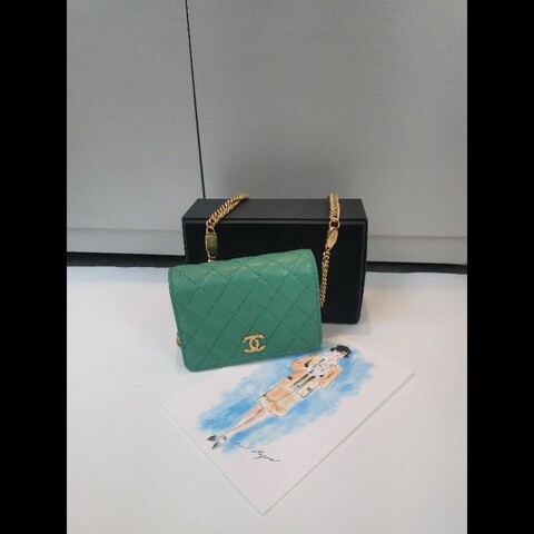 Chanel 粉牌飾金鍊水綠羊皮斜背小口蓋包 15