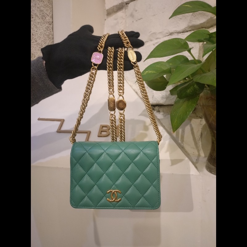 Chanel 粉牌飾金鍊水綠羊皮斜背小口蓋包 15-2