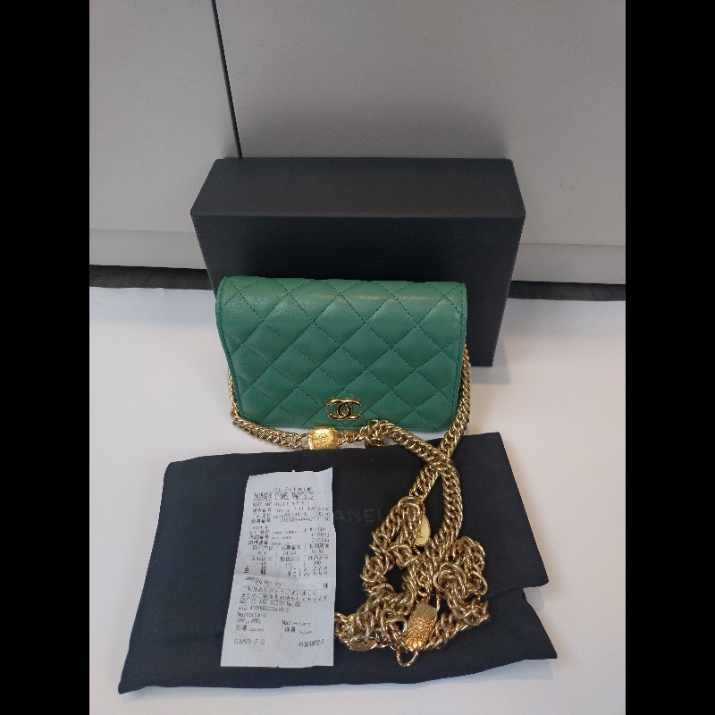 Chanel 粉牌飾金鍊水綠羊皮斜背小口蓋包 15-5