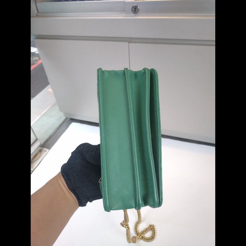 Chanel 粉牌飾金鍊水綠羊皮斜背小口蓋包 15-7