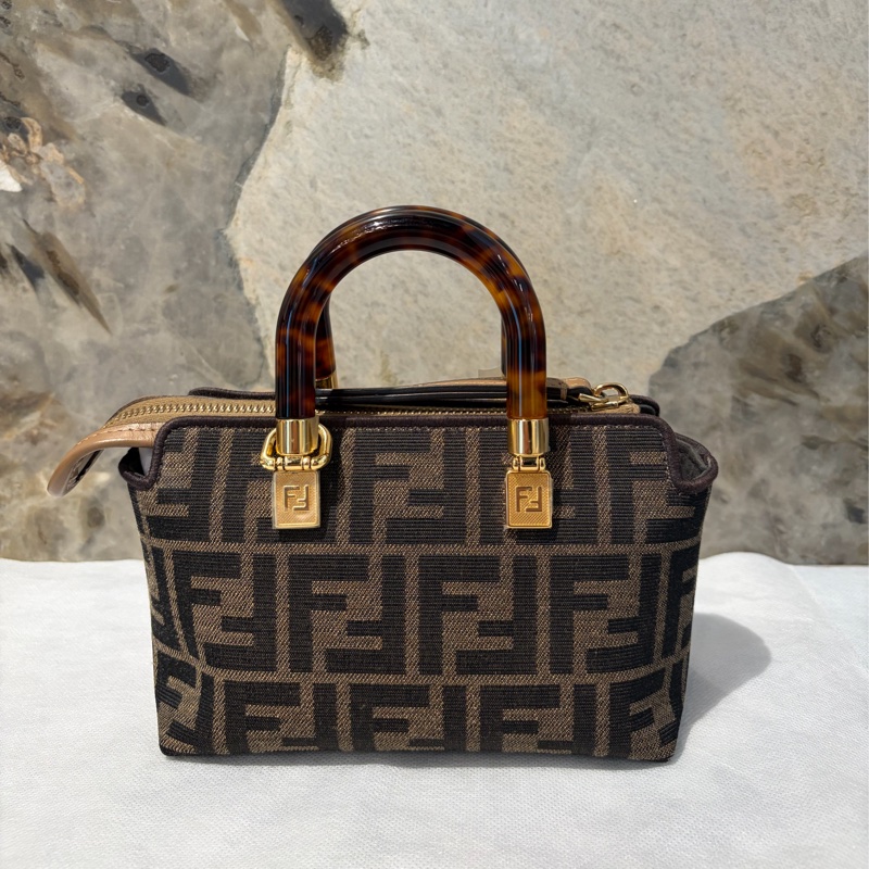 FENDI  BY THE WAY帆布側背包-2