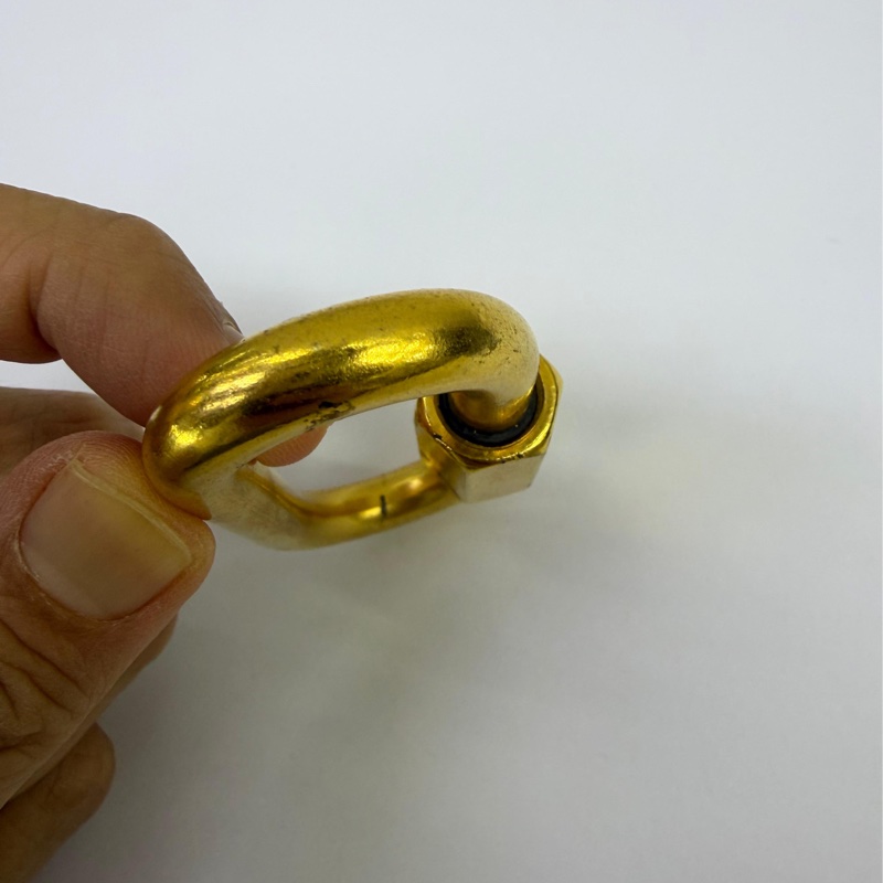 這是一個 Chanel 復古1990 年代黃銅鎖扣造型鑰匙圈-4