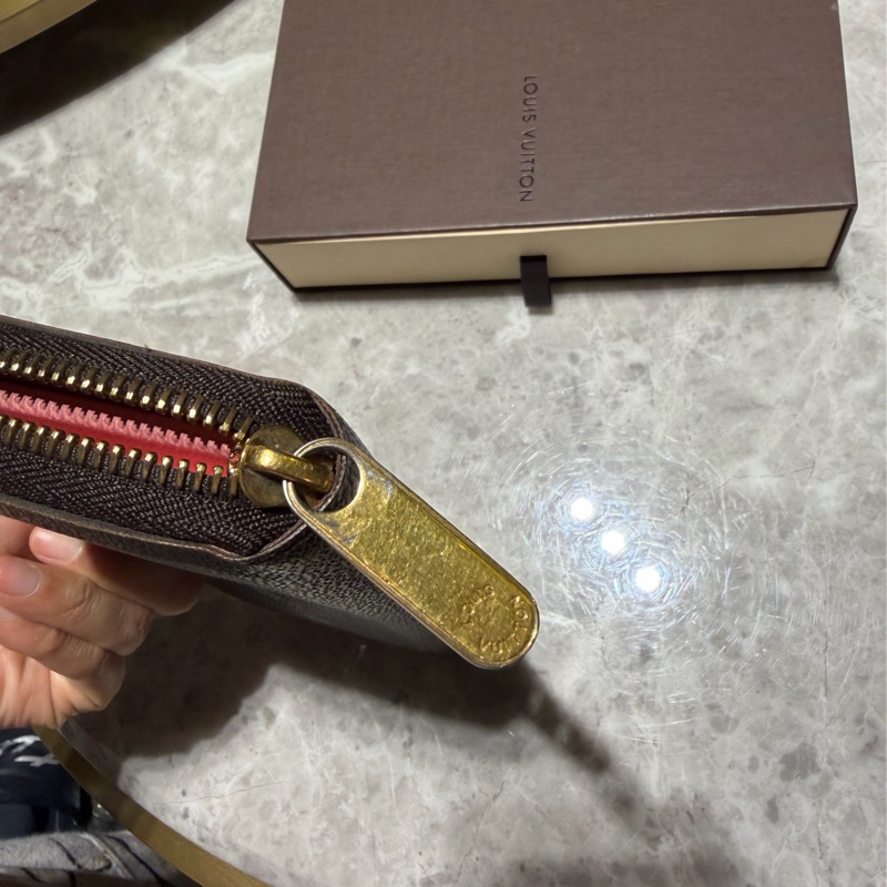 LV路易威登Louis Vuitton  限量版精典行李員貴婦塗鴉長夾 尺寸21 x 11 cm  有防塵袋 有防塵盒 購入於微風廣場LV旗艦店-2