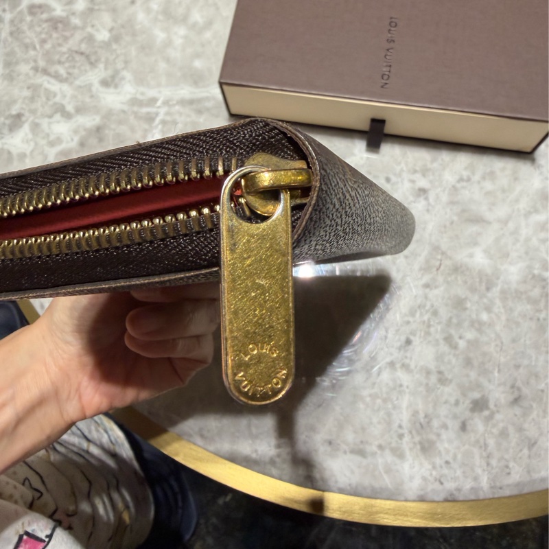 LV路易威登Louis Vuitton  限量版精典行李員貴婦塗鴉長夾 尺寸21 x 11 cm  有防塵袋 有防塵盒 購入於微風廣場LV旗艦店-3