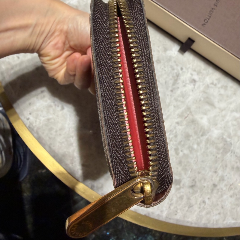 LV路易威登Louis Vuitton  限量版精典行李員貴婦塗鴉長夾 尺寸21 x 11 cm  有防塵袋 有防塵盒 購入於微風廣場LV旗艦店-4