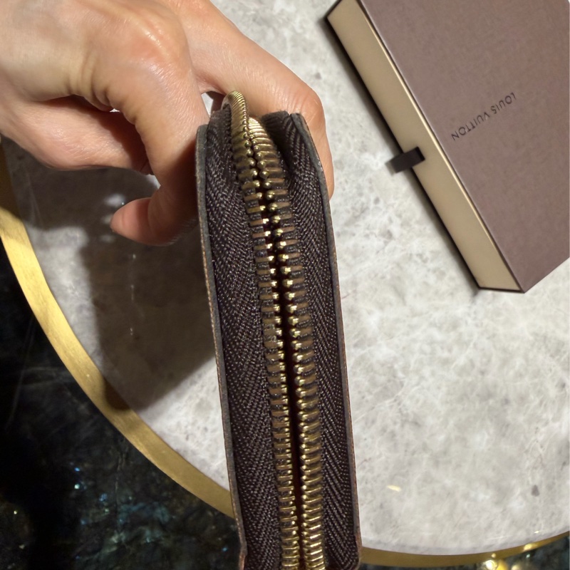 LV路易威登Louis Vuitton  限量版精典行李員貴婦塗鴉長夾 尺寸21 x 11 cm  有防塵袋 有防塵盒 購入於微風廣場LV旗艦店-5