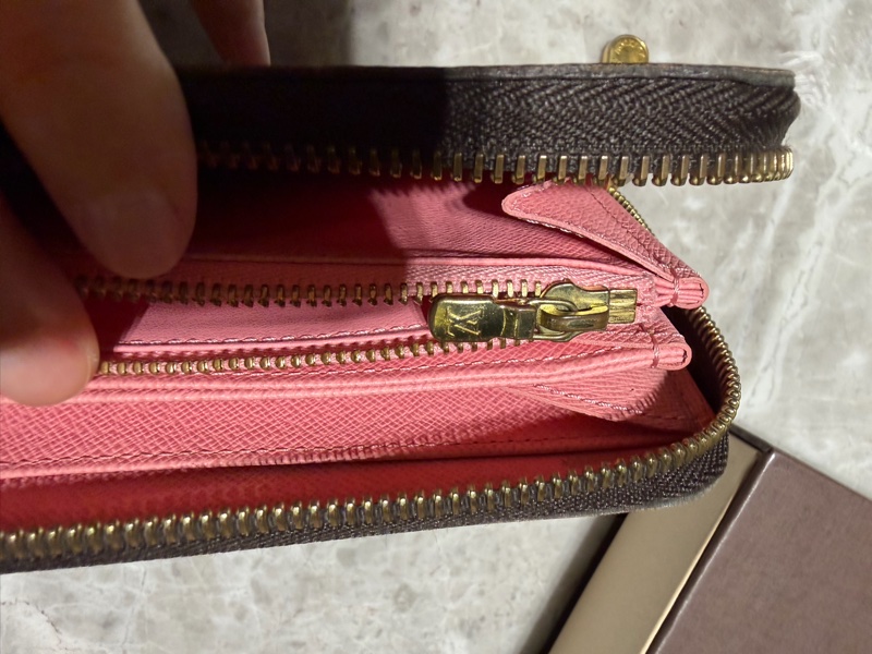 LV路易威登Louis Vuitton  限量版精典行李員貴婦塗鴉長夾 尺寸21 x 11 cm  有防塵袋 有防塵盒 購入於微風廣場LV旗艦店-11