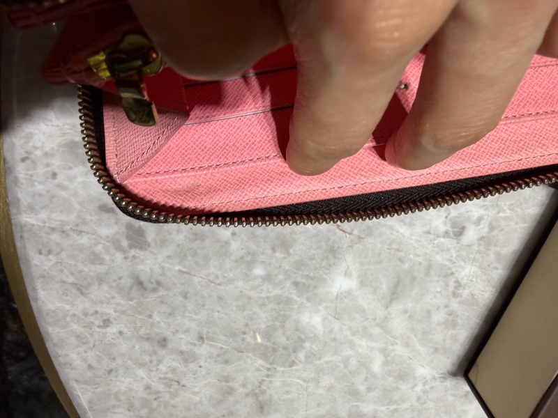 LV路易威登Louis Vuitton  限量版精典行李員貴婦塗鴉長夾 尺寸21 x 11 cm  有防塵袋 有防塵盒 購入於微風廣場LV旗艦店-12