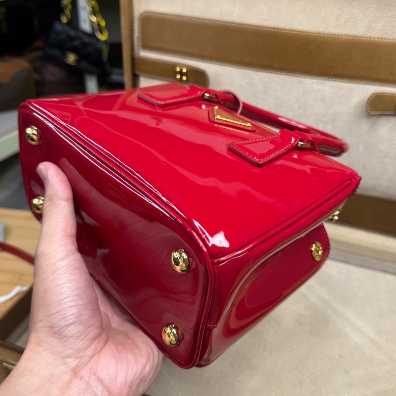 上架中🔑Prada 迷你紅色漆皮手提/斜背包-4