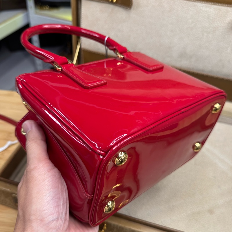 上架中🔑Prada 迷你紅色漆皮手提/斜背包-7