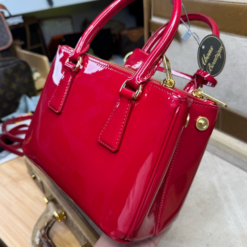 上架中🔑Prada 迷你紅色漆皮手提/斜背包-8