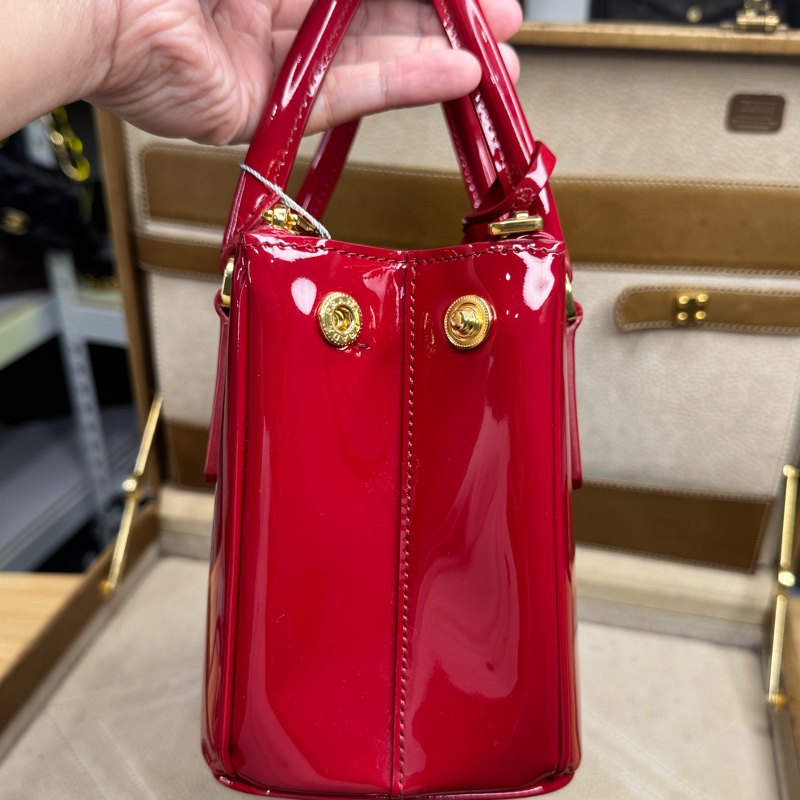 上架中🔑Prada 迷你紅色漆皮手提/斜背包-11