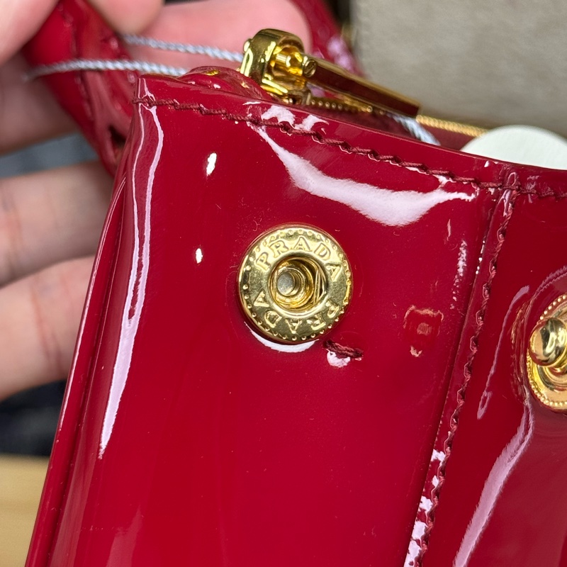 上架中🔑Prada 迷你紅色漆皮手提/斜背包-12