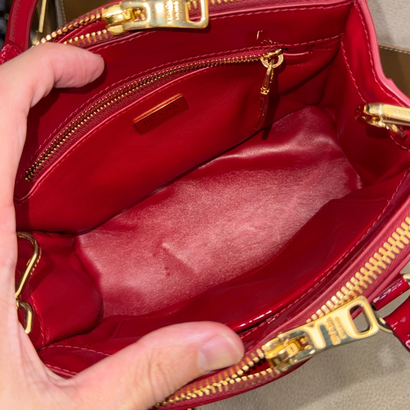 上架中🔑Prada 迷你紅色漆皮手提/斜背包-20