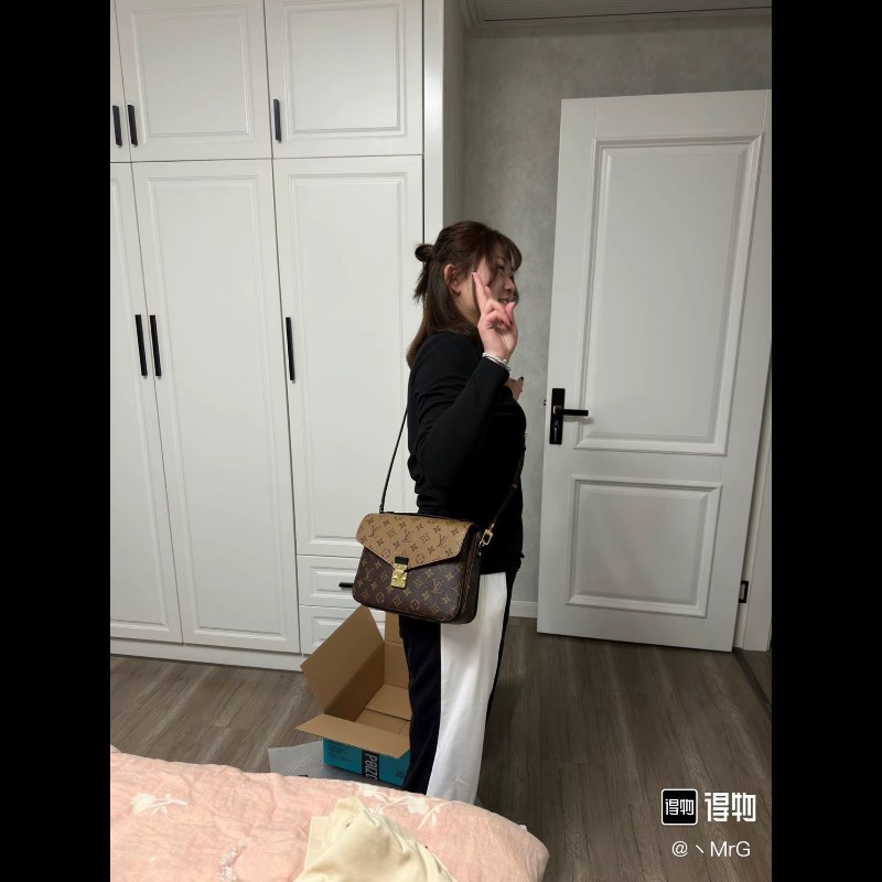 NJ。ZHP 【 LOUIS VUITTON Pochette Metis 拼色老花翻蓋 塗層帆布拼牛皮飾邊 腋下包郵差包單肩斜挎包 女款 花色】-6