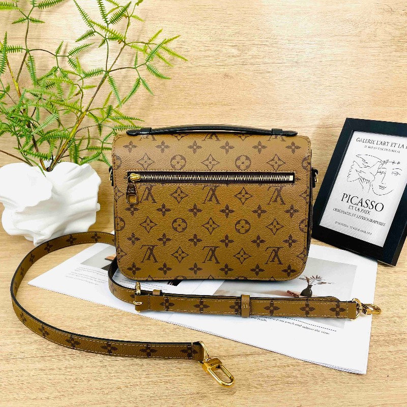 NJ。ZHP 【 LOUIS VUITTON Pochette Metis 拼色老花翻蓋 塗層帆布拼牛皮飾邊 腋下包郵差包單肩斜挎包 女款 花色】-8