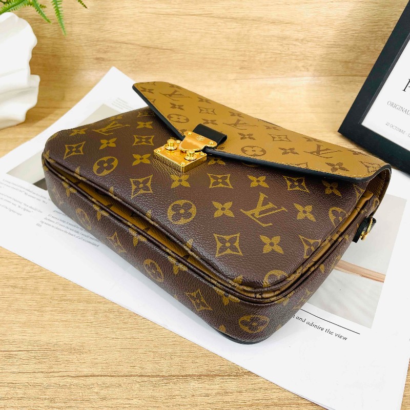 NJ。ZHP 【 LOUIS VUITTON Pochette Metis 拼色老花翻蓋 塗層帆布拼牛皮飾邊 腋下包郵差包單肩斜挎包 女款 花色】-12