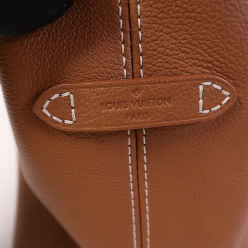 LOUIS VUITTON 牛皮皮革Low Key Hobo MM金扣肩背袋-14