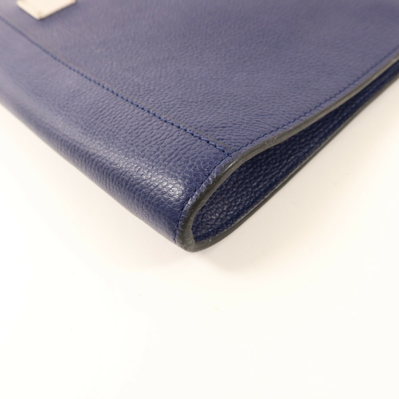 MCM 牛皮皮革Pouch銀扣手拿包-11