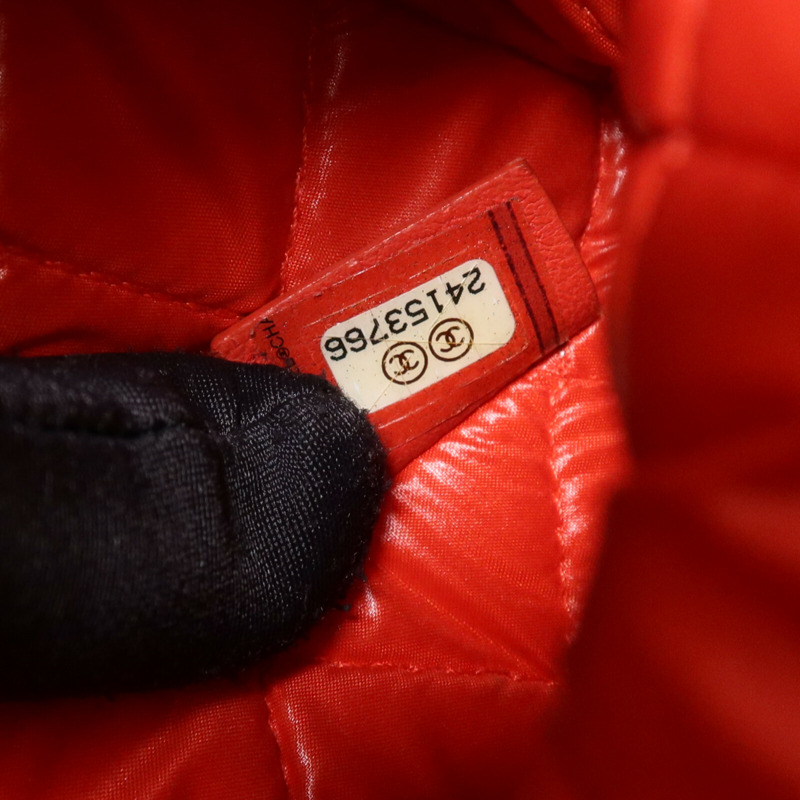 CHANEL 羊皮皮革Pouch銀扣手拿包-6