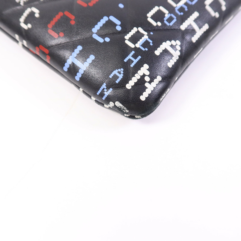 CHANEL 羊皮皮革Pouch銀扣手拿包-10