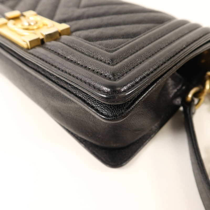 CHANEL 牛皮皮革Boy 20金扣鏈帶肩背袋-13