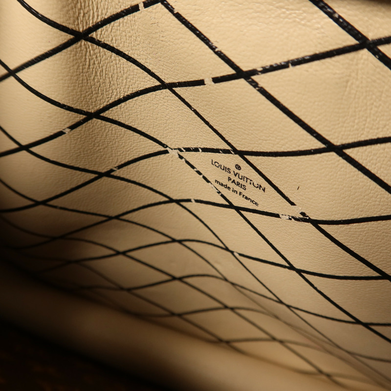 LOUIS VUITTON Monogram Reverse Trunk Clutch金扣肩背袋-16