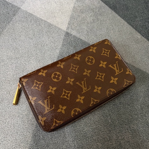 Lv經典老花拉鍊護照長夾 (M60002)停產