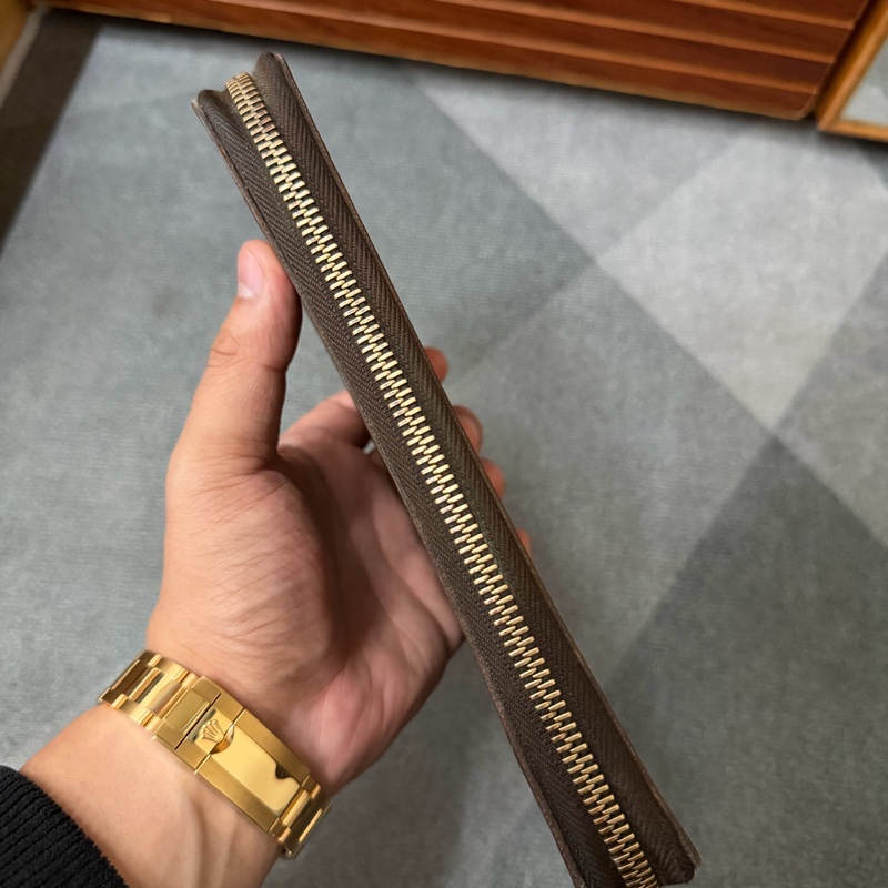 Lv經典老花拉鍊護照長夾 (M60002)停產-3
