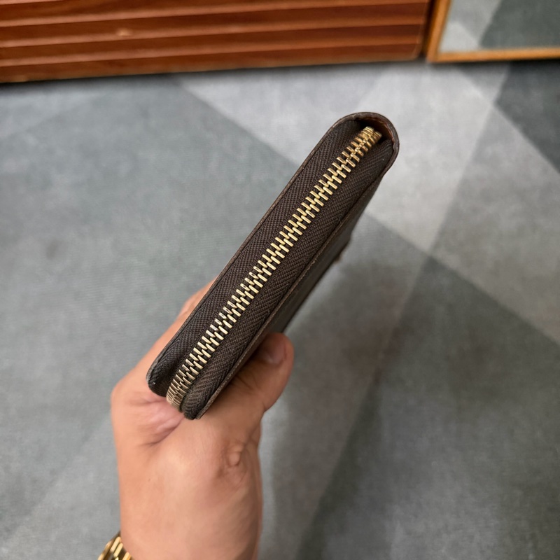 Lv經典老花拉鍊護照長夾 (M60002)停產-4
