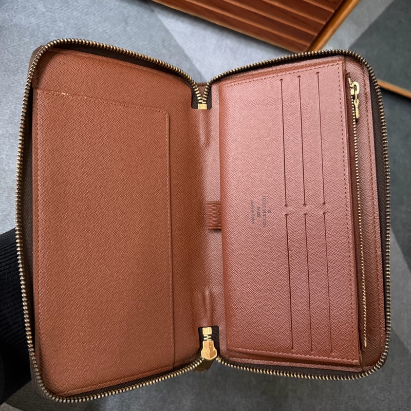 Lv經典老花拉鍊護照長夾 (M60002)停產-5