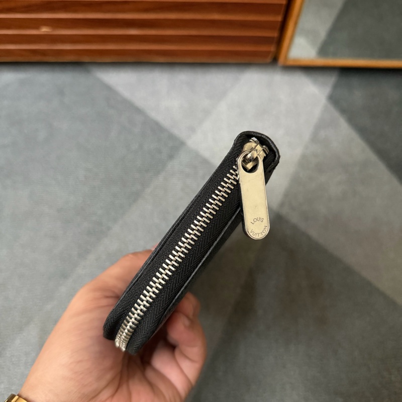 Lv黑棋盤格拉鍊護照長夾(N63077)停產-2
